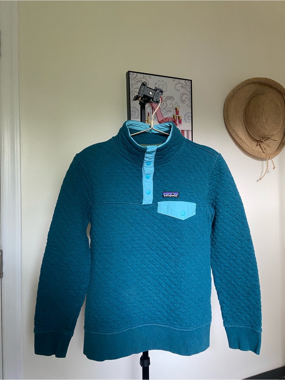 Patagonia Women Teal Quilted Snap Pullover with Light Blue Pocket